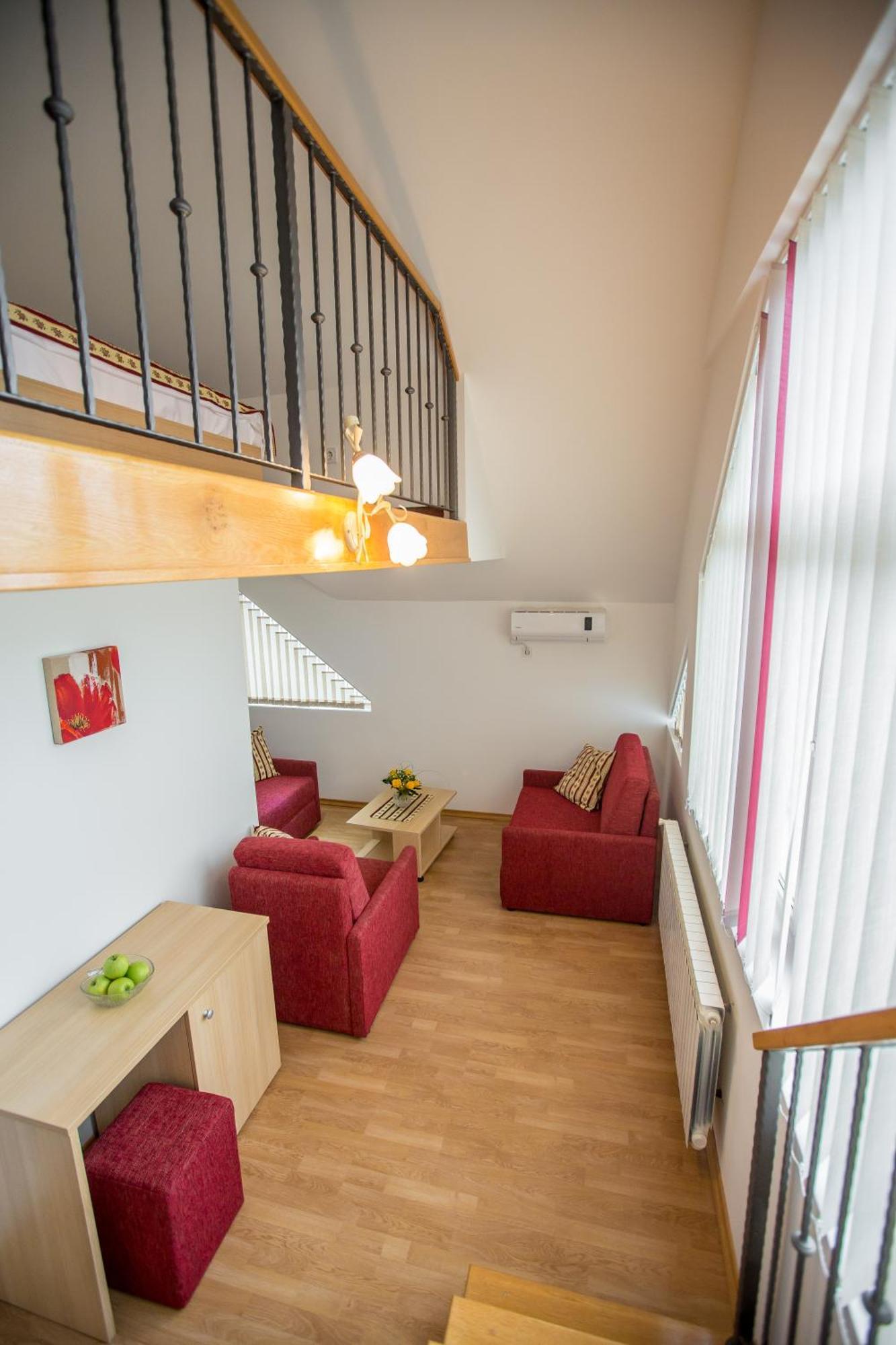 Apartments And Rooms Millennium Огулин Экстерьер фото
